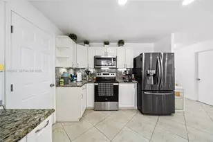 1040 SW 66th Ave, Pembroke Pines, FL 33023 - Photo 8