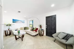 1040 SW 66th Ave, Pembroke Pines, FL 33023 - Photo 2