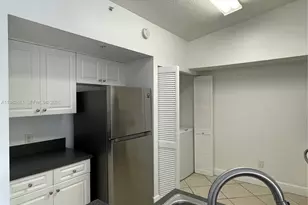 9640 NW 2nd St, Pembroke Pines, FL 33024 - Photo 2