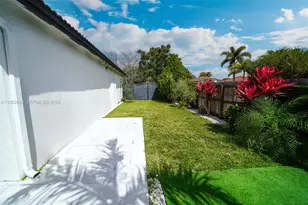 16334 SW 57th St, Miami, FL 33193 - Photo 8