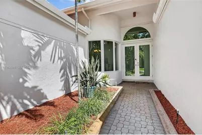 1583 NW 182nd Way, Pembroke Pines, FL 33029 - Photo 4