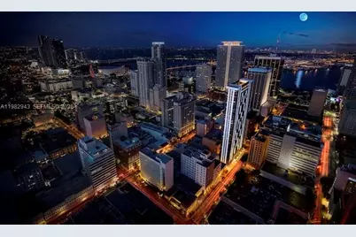 151 SE 1 St #PH 10, Miami, FL 33131 - Photo 32