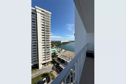 500 Bayview Dr #1031, Sunny Isles Beach, FL 33160 - Photo 2