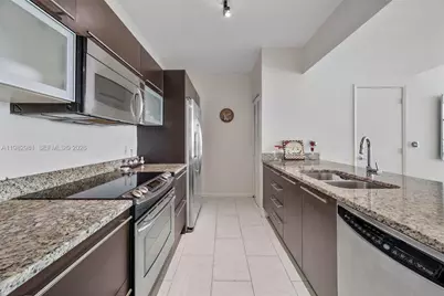 951 Brickell Ave #1806, Miami, FL 33131 - Photo 4