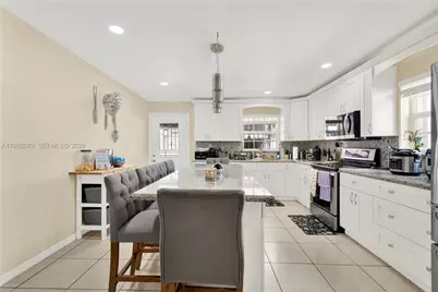 560 NW 57th Ct, Miami, FL 33126 - Photo 12