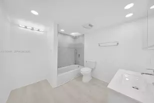 301 174th St, Sunny Isles Beach, FL 33160 - Photo 16