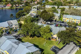 2881 S Cambridge Ln, Cooper City, FL 33026 - Photo 32