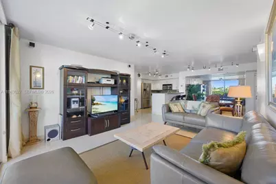 19999 E Country Club Dr #1406, Aventura, FL 33180 - Photo 14