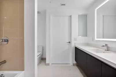 851 NE 1st Ave #307, Miami, FL 33132 - Photo 6