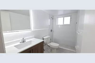 718 SE 8th St #1, Hialeah, FL 33010 - Photo 4