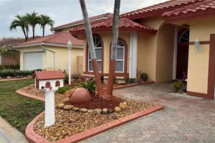 11581 SW 10th Ct, Pembroke Pines, FL 33025 - Photo 2