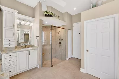 1083 SW 156th Ter, Pembroke Pines, FL 33027 - Photo 50