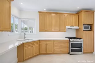 550 NE 173rd St, North Miami Beach, FL 33162 - Photo 14