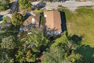 836 NW 98th St, Miami, FL 33150 - Photo 12