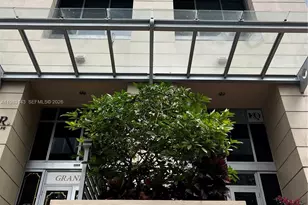 1060 Brickell Ave, Miami, FL 33131 - Photo 1