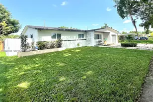 210 SW 65th Way, Pembroke Pines, FL 33023 - Photo 2
