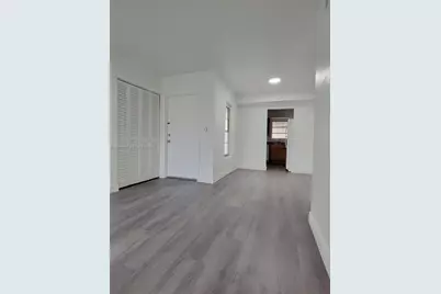 7610 SW 82nd St #J207, Miami, FL 33143 - Photo 4