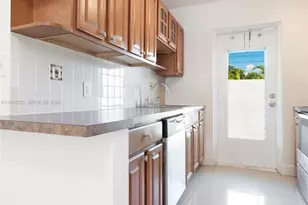 8704 NW 35th St, Coral Springs, FL 33065 - Photo 10