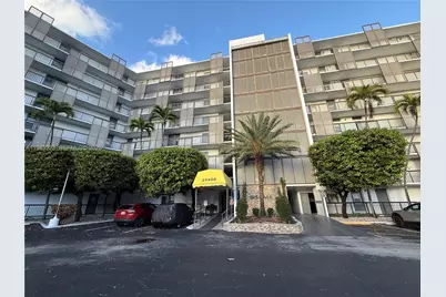 20400 W Country Club Dr #412, Aventura, FL 33180 - Photo 2