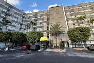 20400 W Country Club Dr, Aventura, FL 33180 - Photo 2