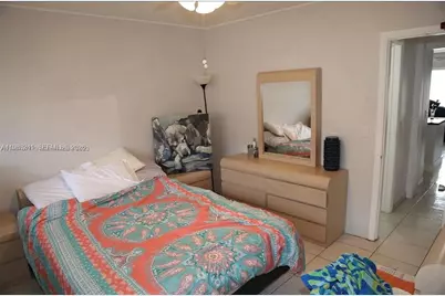 815 SW 10th Ter #4V, Hallandale Beach, FL 33009 - Photo 6