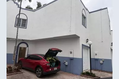 2927 SW 18th Ter #2927, Fort Lauderdale, FL 33315 - Photo 2