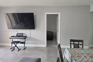 13715 Kendale Lakes Cir, Miami, FL 33183 - Photo 8