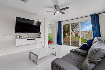 3760 NE 10th St, Homestead, FL 33033 - Photo 6