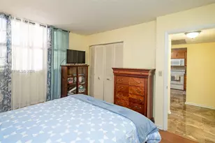 1000 Colony Point Cir, Pembroke Pines, FL 33026 - Photo 20