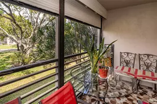 1000 Colony Point Cir, Pembroke Pines, FL 33026 - Photo 4