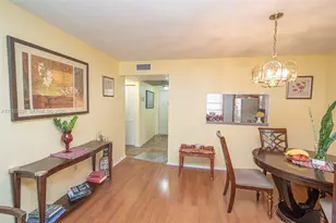 1000 Colony Point Cir, Pembroke Pines, FL 33026 - Photo 8