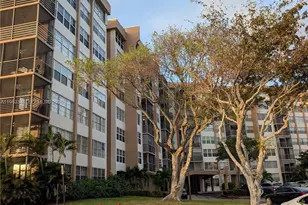 1000 E Saint Charles Pl, Pembroke Pines, FL 33026 - Photo 2