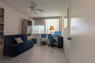 1000 E Saint Charles Pl, Pembroke Pines, FL 33026 - Photo 14
