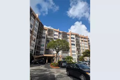 1000 E Saint Charles Pl #519, Pembroke Pines, FL 33026 - Photo 2