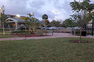 1000 E Saint Charles Pl, Pembroke Pines, FL 33026 - Photo 18