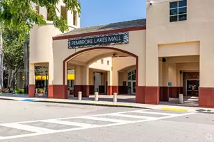 1000 E Saint Charles Pl, Pembroke Pines, FL 33026 - Photo 32