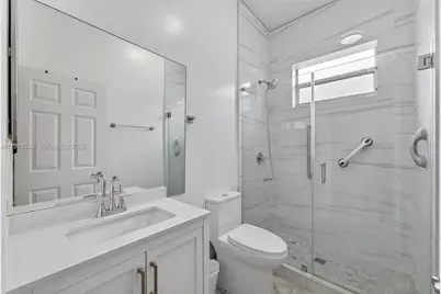 3090 SE 7th Pl, Homestead, FL 33033 - Photo 12