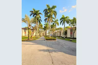 20130 NE 3rd Ct #6, Miami, FL 33179 - Photo 4