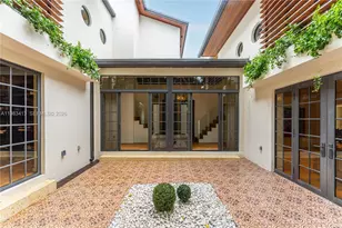 1277 N Venetian Way, Miami, FL 33139 - Photo 18