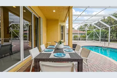 1646 Victoria Pointe Ln, Weston, FL 33327 - Photo 46