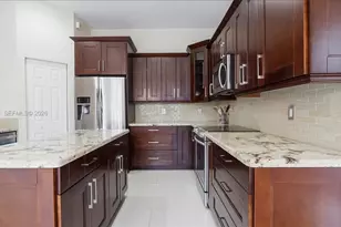 1646 Victoria Pointe Ln, Weston, FL 33327 - Photo 10