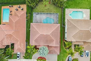 1646 Victoria Pointe Ln, Weston, FL 33327 - Photo 50