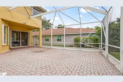 1646 Victoria Pointe Ln, Weston, FL 33327 - Photo 52