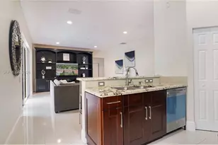 1646 Victoria Pointe Ln, Weston, FL 33327 - Photo 10