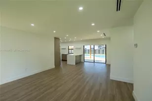 14515 Mahogany Ct, Miami Lakes, FL 33014 - Photo 10