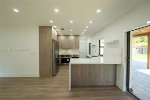 14515 Mahogany Ct, Miami Lakes, FL 33014 - Photo 4