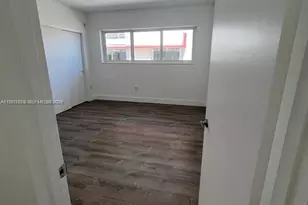 462 Golden Isles Dr, Hallandale Beach, FL 33009 - Photo 10