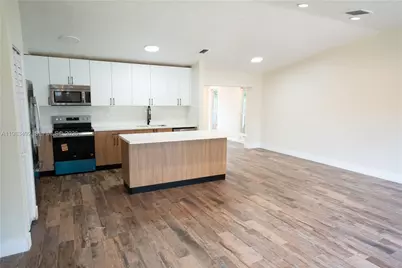 8915 NW 26th Ct, Coral Springs, FL 33065 - Photo 2