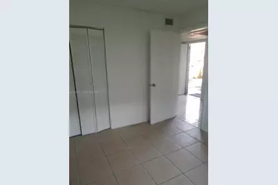 426 NE 210th Cir Ter #101-2, Miami, FL 33179 - Photo 4