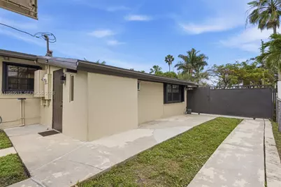 2485 NE 214th St, Miami, FL 33180 - Photo 50